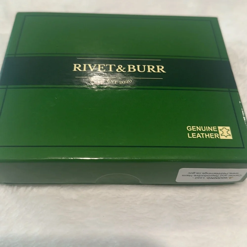 Rivet & Burr Black Genuine Leather Bi-Fold w/overlap RFID Blocket Wallet.